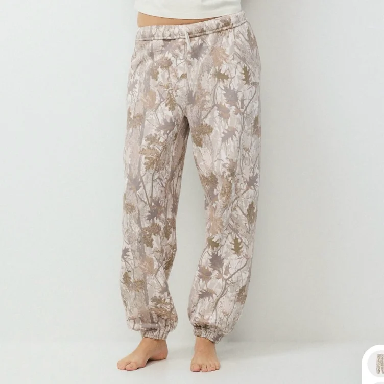 Aritzia Camo Sweatpants 