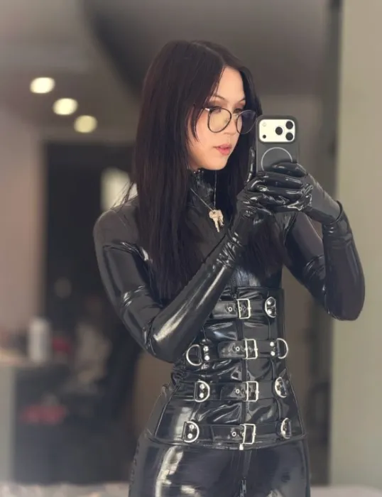What makes the latex shine