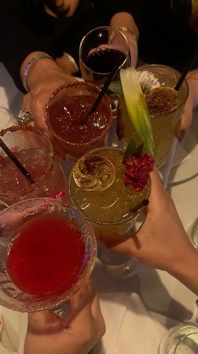 drinks with friends 