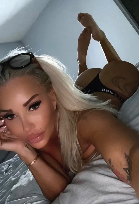 Satisfy me now! 🖤