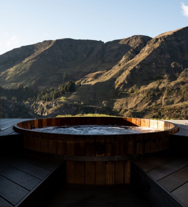 Bathhouse/hot springs & massage 