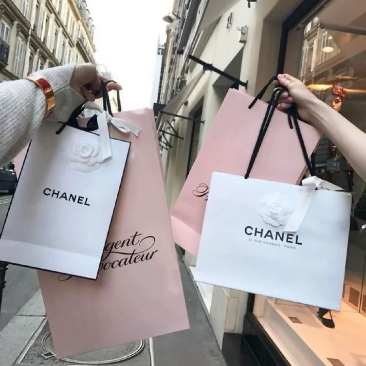 shopping :3