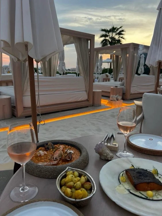 Beach club table 