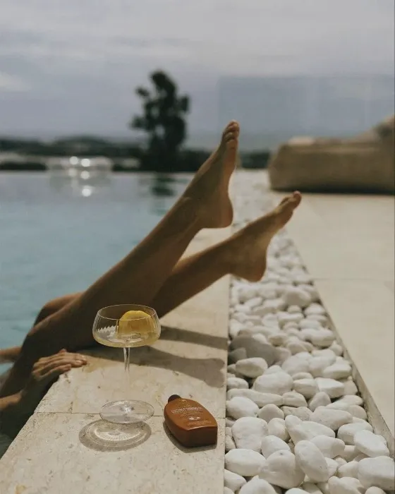 Treat me to a Poolside Day
