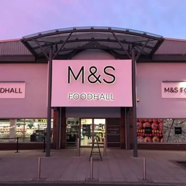 Treat myself to M&S foodhall spree 🩷