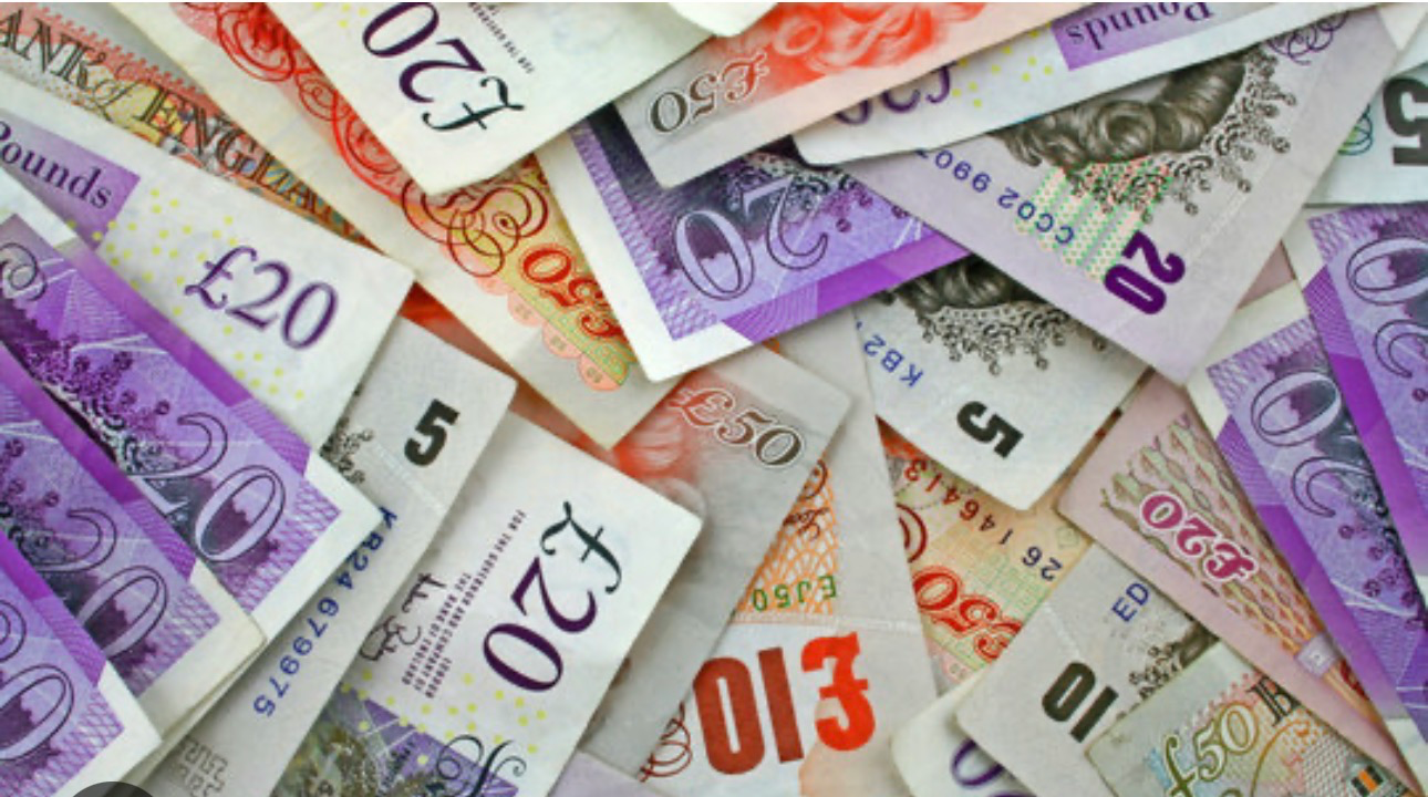 Gift £900