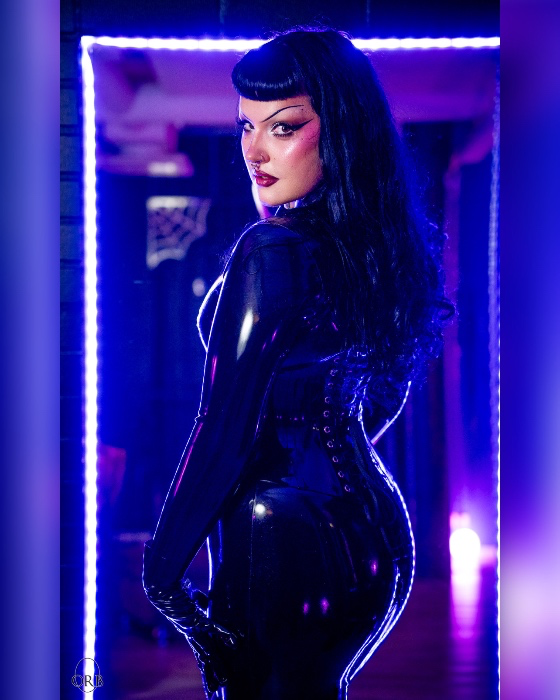 Recieve My attention 🖤