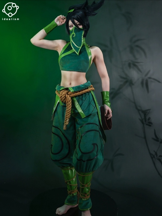 Akali LoL cosplay