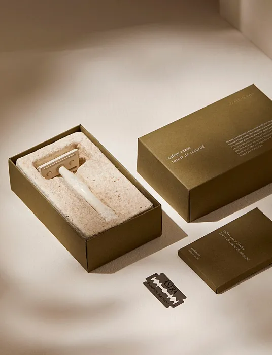 Well Kept, ivory razor and blades set