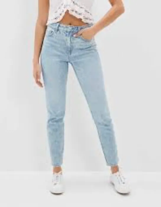 American Eagle Super High Rise Strigid Mom Jeans