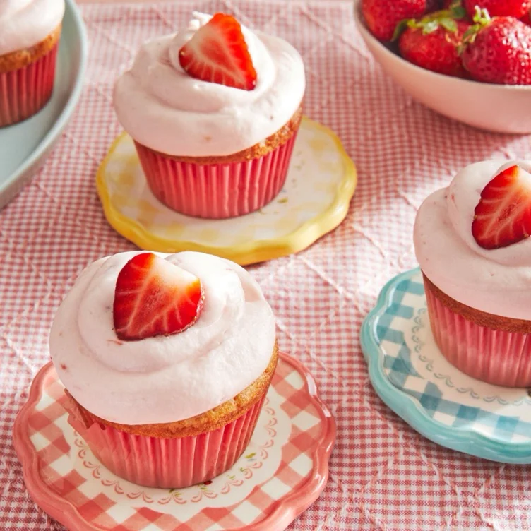 Queen’s Sweet Treat 🧁🍓