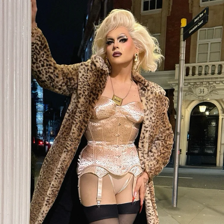 You look HOT, my Queen!