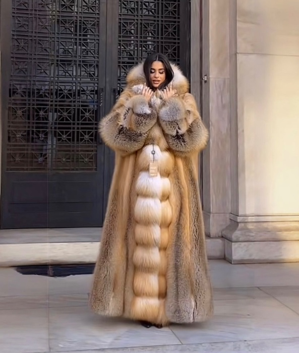 Velur Boutique Golden Island Fox