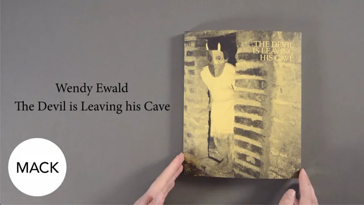 The Devil is leaving his cave - Wendy Ewald 
