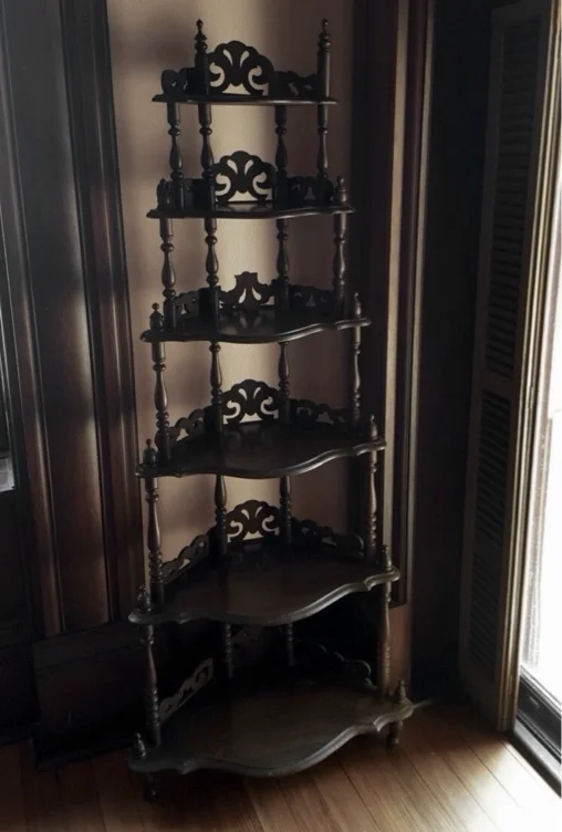 Gothic shelf<3