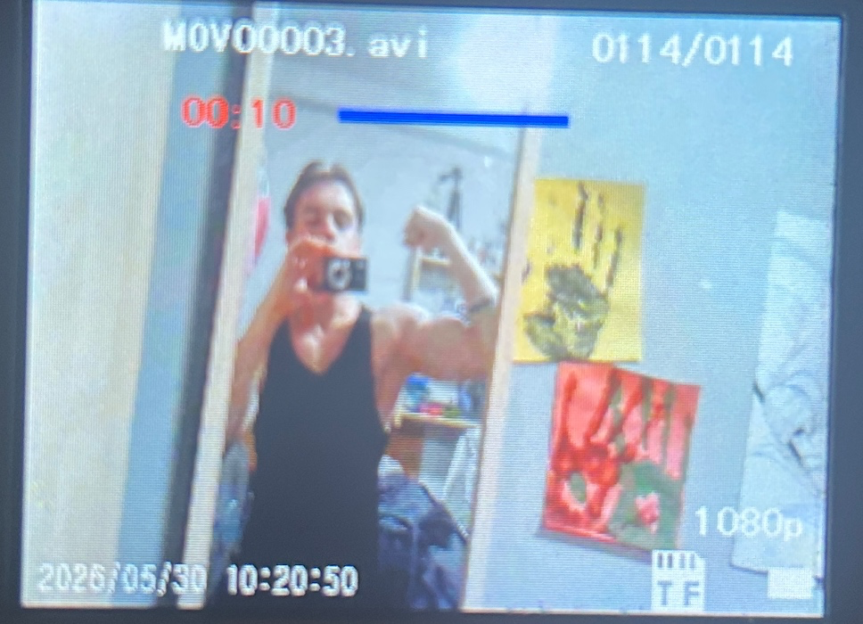 😈