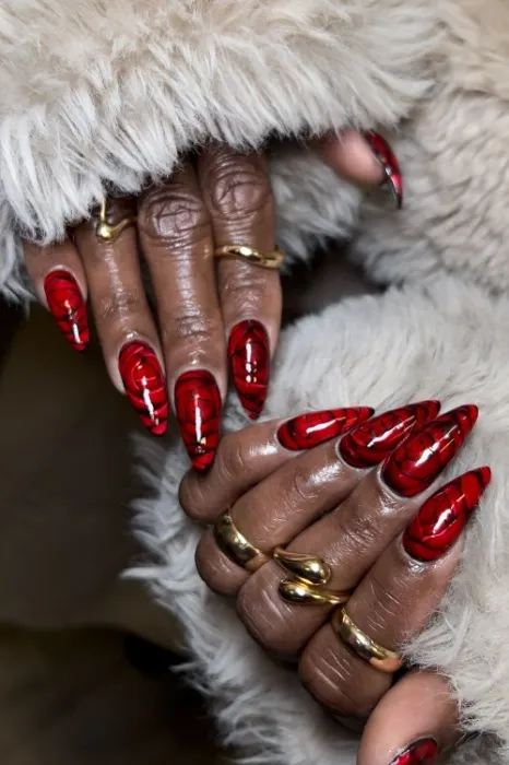 Red and black manicure 
