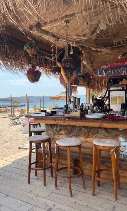 beach bar drinks 