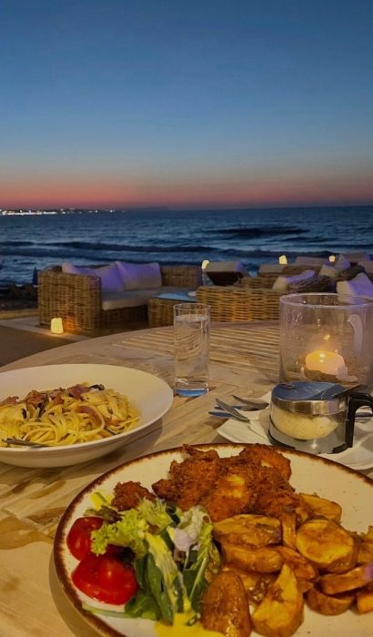 beach dinner with king 