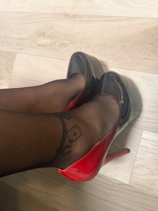 Knew heels 