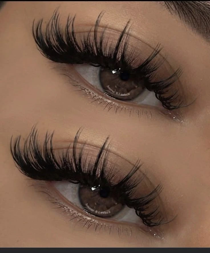 get my lashes done <3
