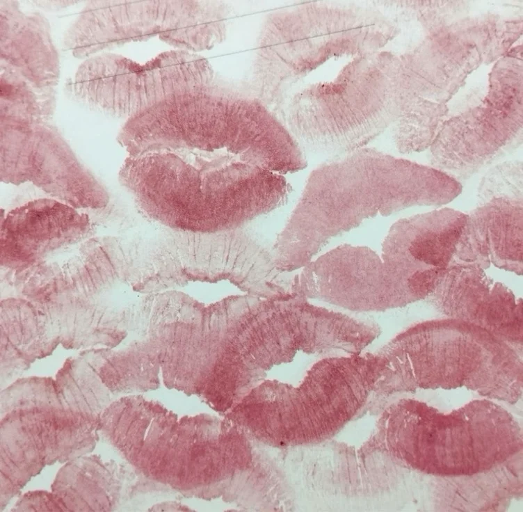 kisses