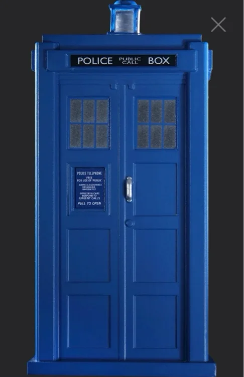Doctor Who - The Third Doctor's TARDIS 1/21 Scale Replica