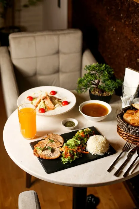 Hotel Lunch & Dinner