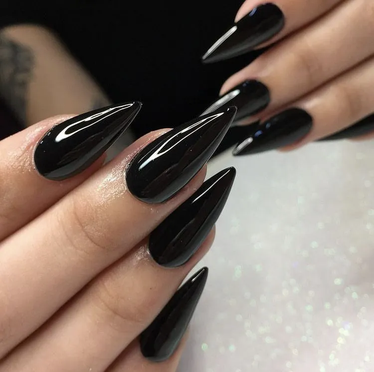 Manicure Sharp Nails