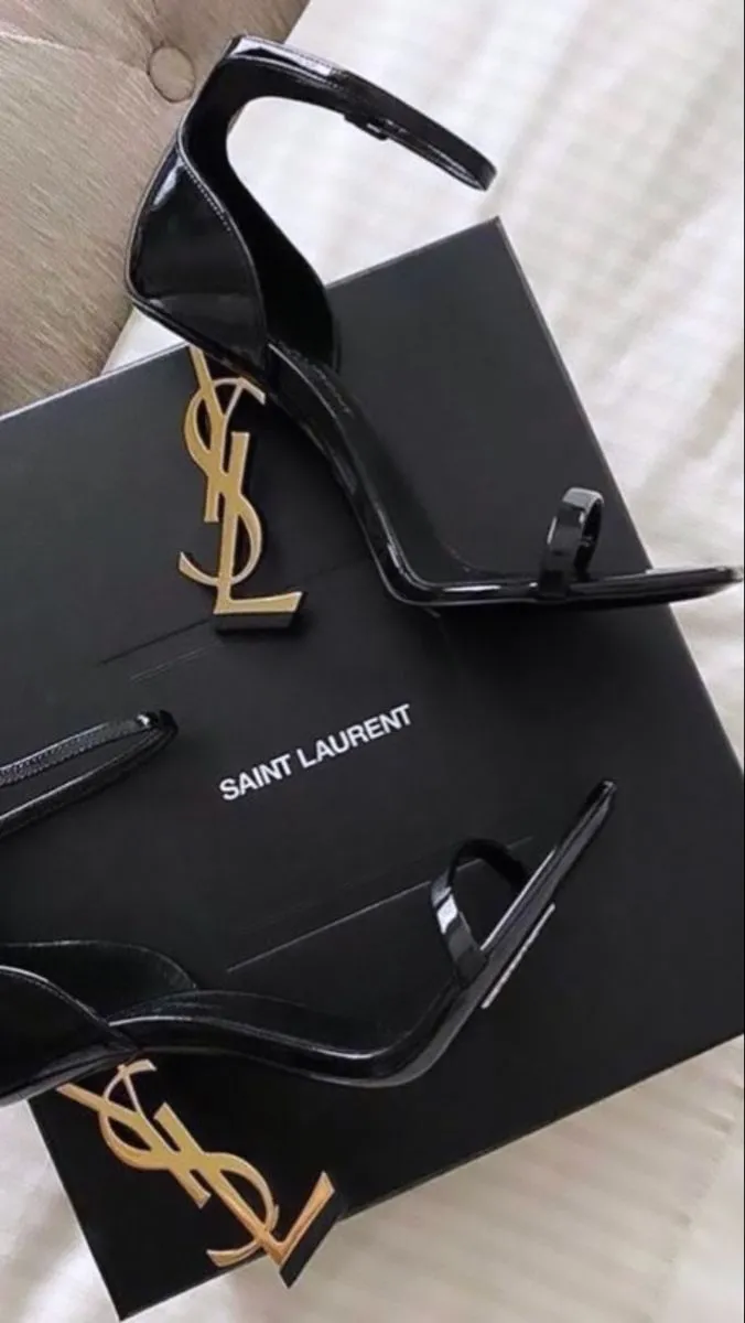 Saint Laurent heels 👑