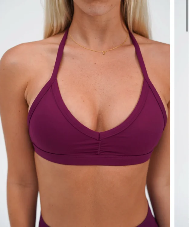 Keep that pump berry sports bra