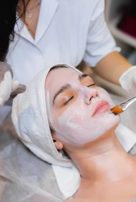 Aroma Essential Facial 