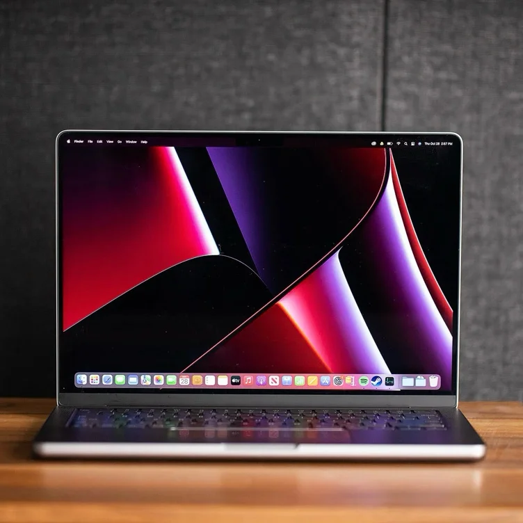 MacBook Pro - Space black 