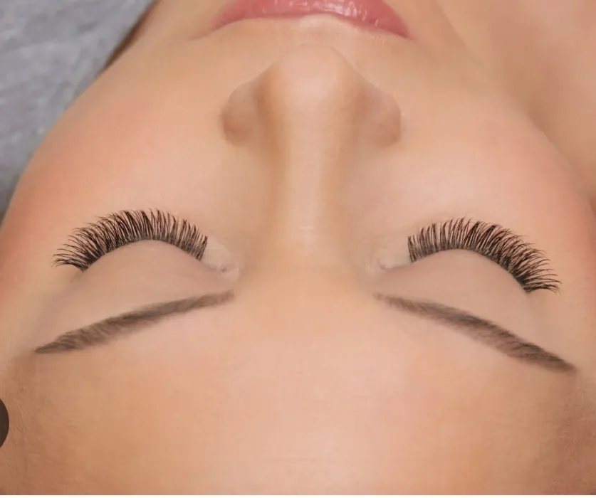 Eyelash extensions 