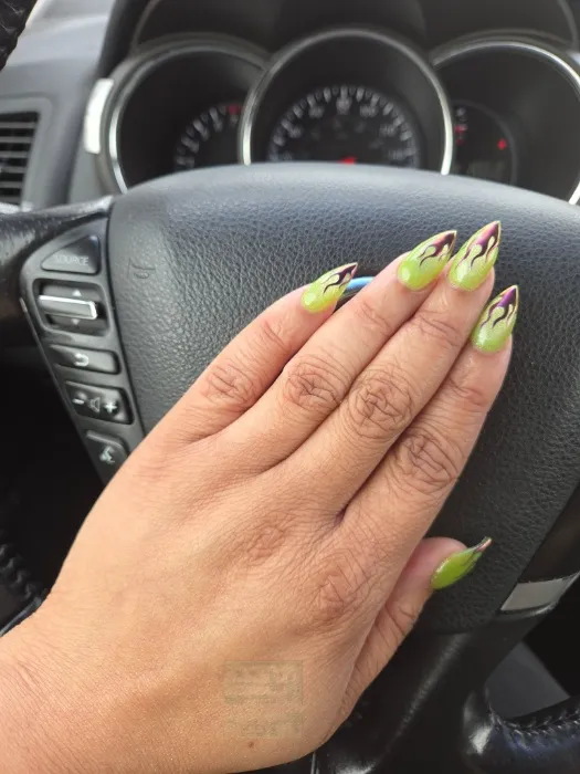 Sinking my claws in 😈
