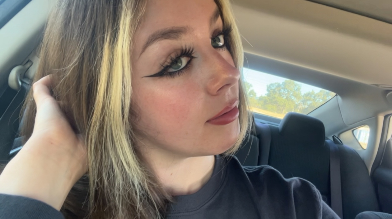 Eye contacts