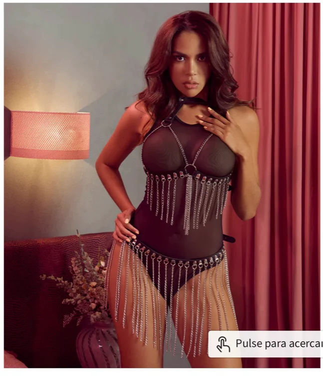 Harness made of intertwined chains