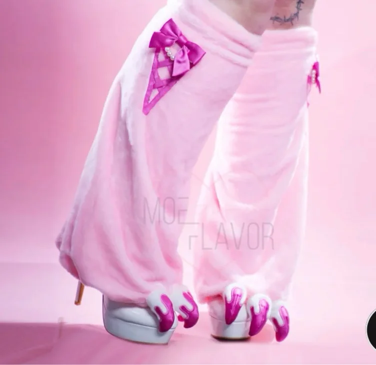 gloomy bear leg warmers 