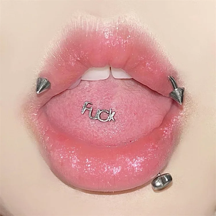 Tongue piercing 😈