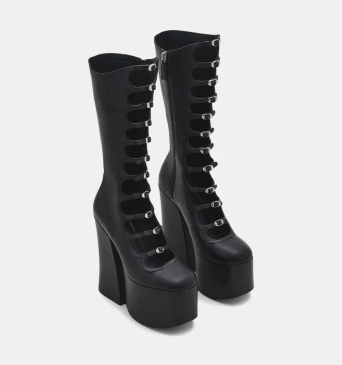 👢