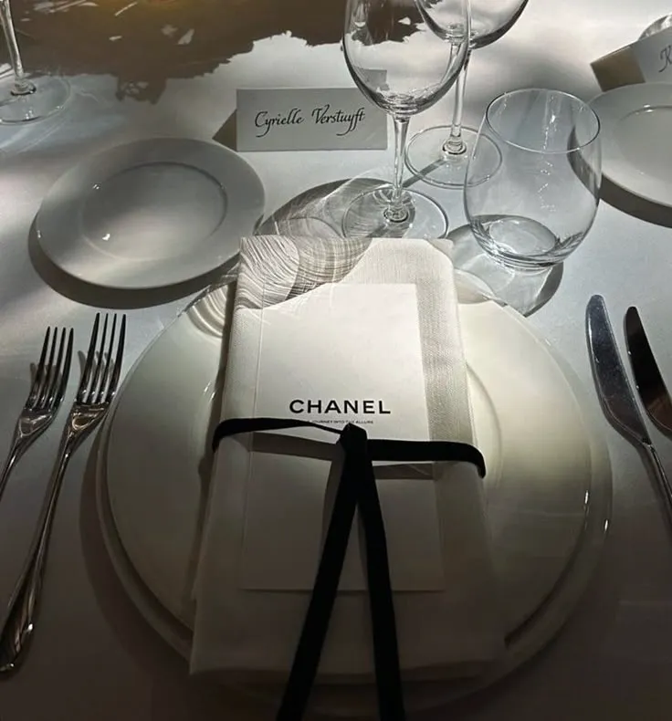 invite me to dinner <3