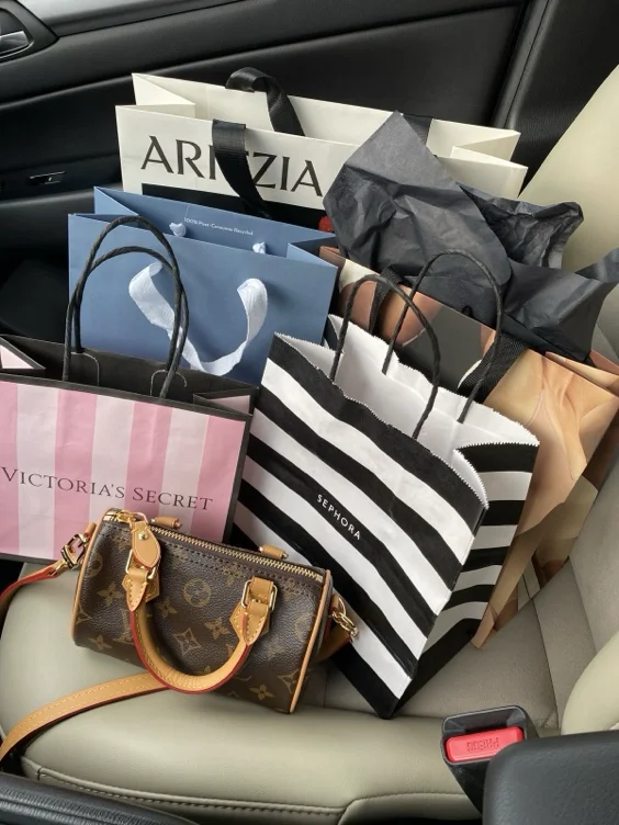 Shopping with ur money