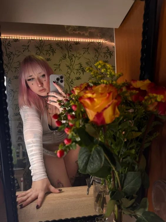 Buy me flowers 🌹 
