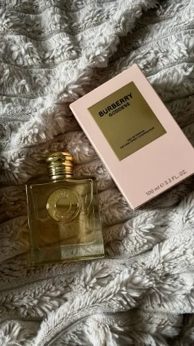Burberry Goddess perfume
