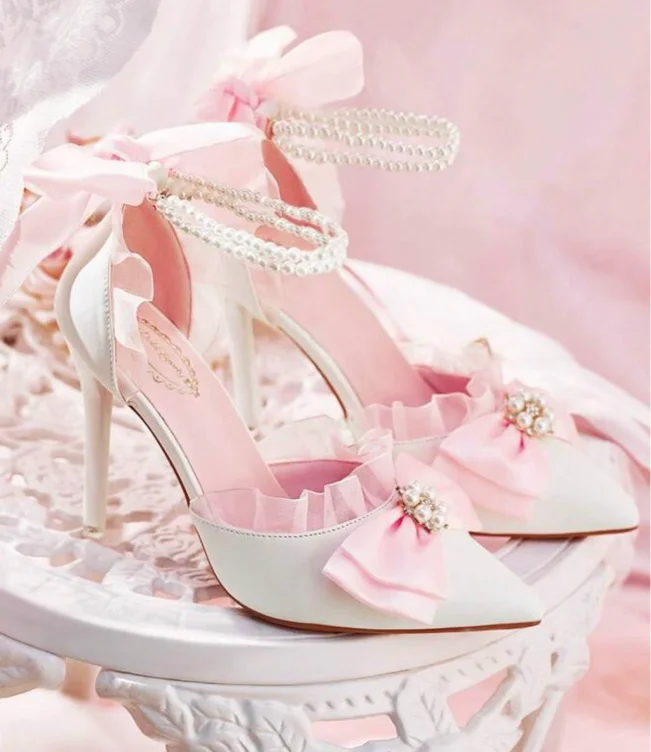 Cute pumps with bow 