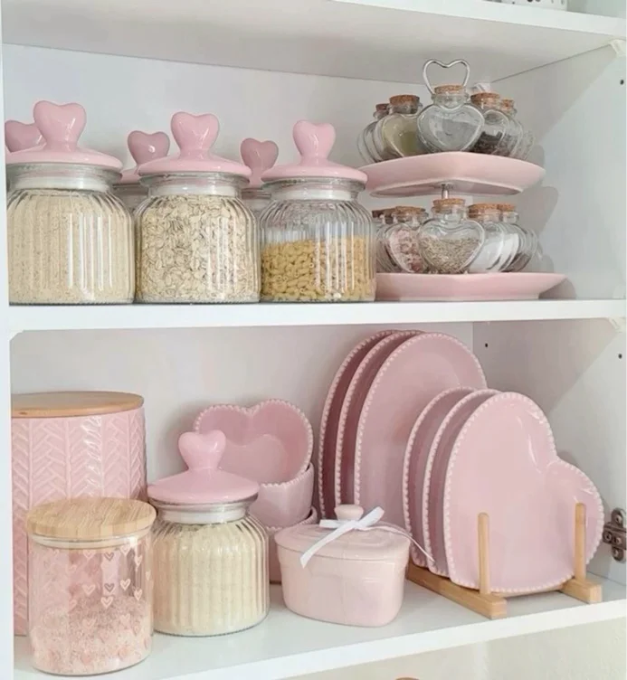 Elegant Dinnerware 🌸