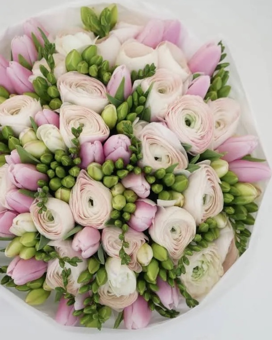 A delicate bouquet of flowers