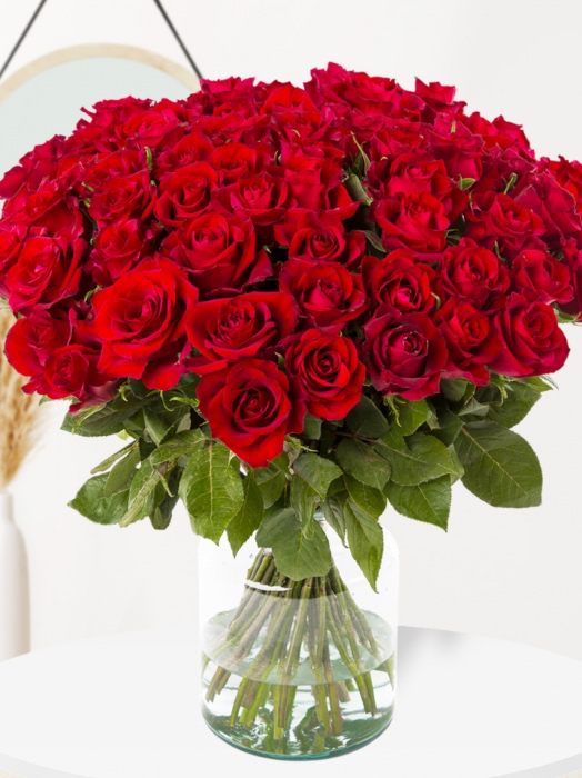 Big bouquet of red roses 