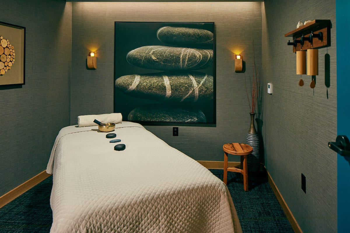 massage. 💆🏾‍♀️✨