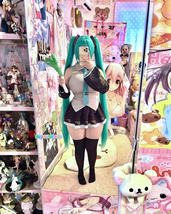 Buy cosplay for me 💕